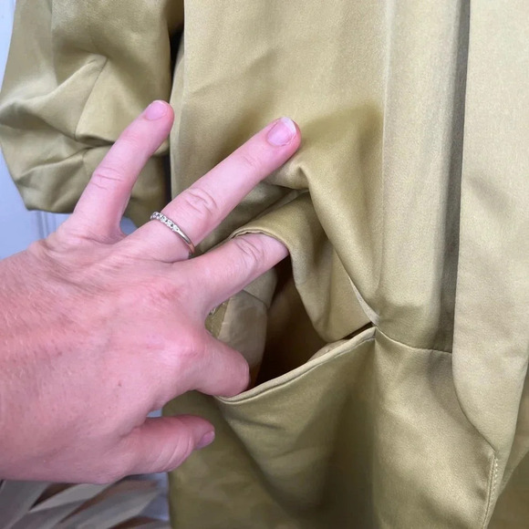 Strut & Bolt Green Boyfriend Blazer Satin Jacket Size M Lightweight Open Front - Picture 5 of 15